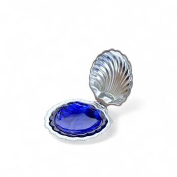 Burriera a forma di conchiglia con piattino blu