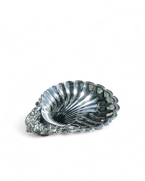 Shell-shaped silver-plated centrepiece