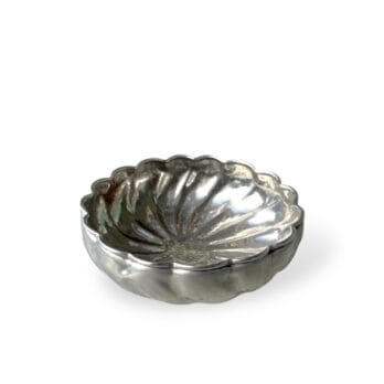 Ciotola vintage tonda in silver plated con superficie martellata
