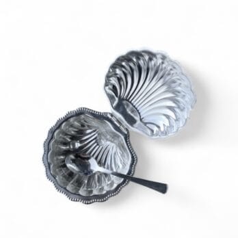 Shell-shaped butter dish with glass saucer and spoon