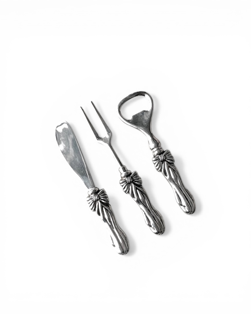 Set di posate vintage e apribottiglie con manico decorato con motivo a fiocco